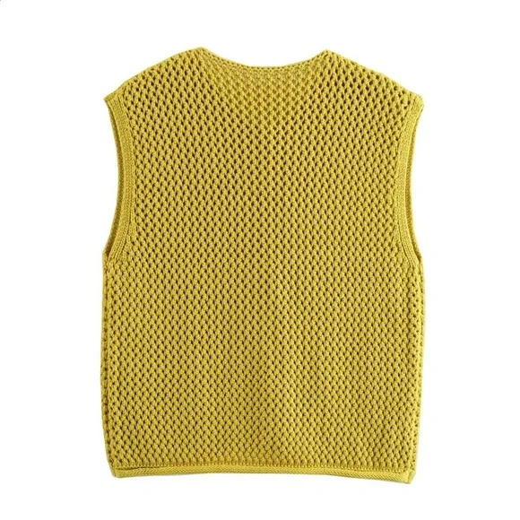 Chunky Knit Vest Top with solid gold detail accent buttons - Picture 2 of 4